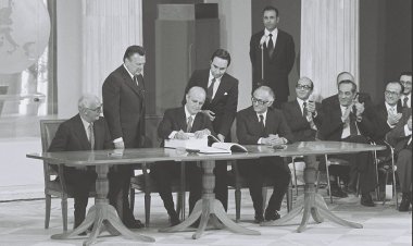 40th anniversary of Greece’s accession to EEC: 42 χρόνια πριν: Η υπογραφή της Συνθήκης Προσχώρησης της Ελλάδας στην ΕΟΚ