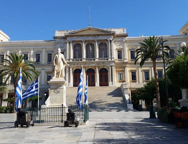 Syros council committee: Ερμούπολη 200 χρόνια - η Δημοτική Επιτροπή εγκρίνει τον εορτασμό και ασφαλίζει τις υποδομές