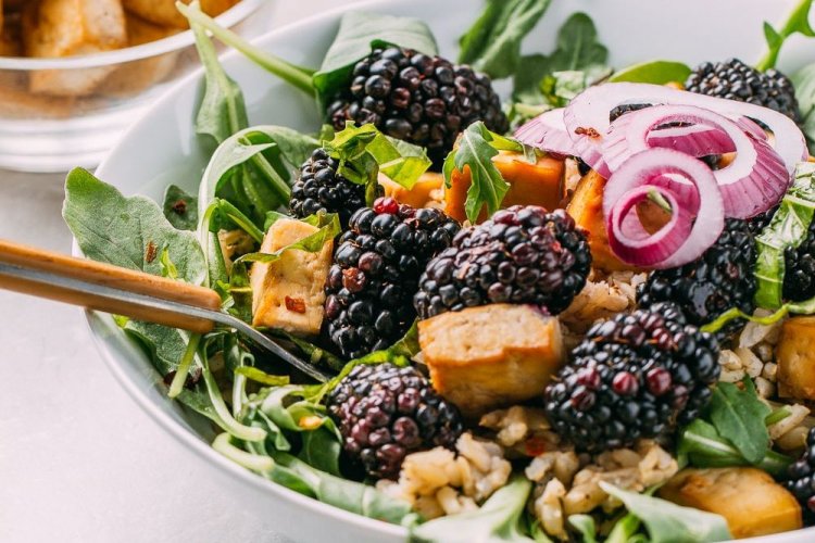 5+1 λαχταριστές, νόστιμες και χορταστικές σαλάτες, με λιγότερες από 200 cal