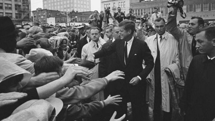 Οι ηγέτες & δικτάτορες που πήραν την εξουσία...μικροί!