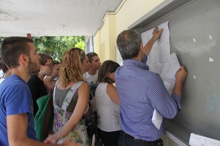 Τέλος στην αγωνία των υποψηφίων - Ανακοινώθηκαν οι βάσεις εισαγωγής σε ΑΕΙ και ΤΕΙ