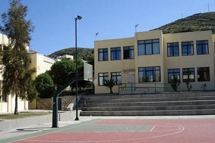Με χρηματοδότηση της Περιφέρειας Νοτίου Αιγαίου ξεκινούν οι εργασίες συντήρησης και επισκευής των σχολικών κτιρίων της Σύρου