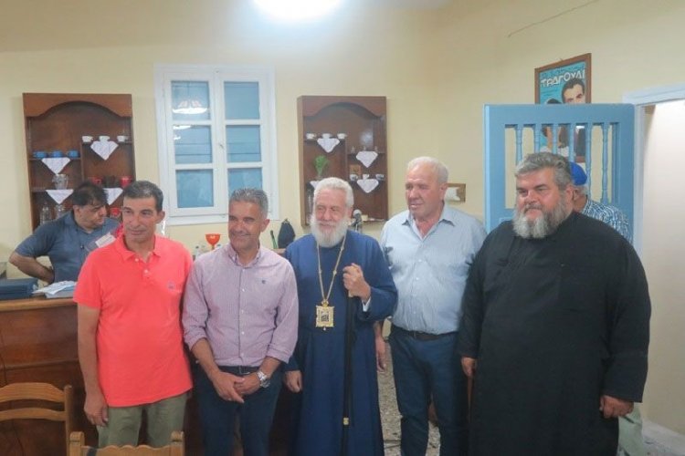 Ο Σεβασμιώτατος Δωρόθεος Β' στα εγκαίνια των νέων γραφείων του "Συλλόγου Φίλων Στέλιου Καζαντζίδη"