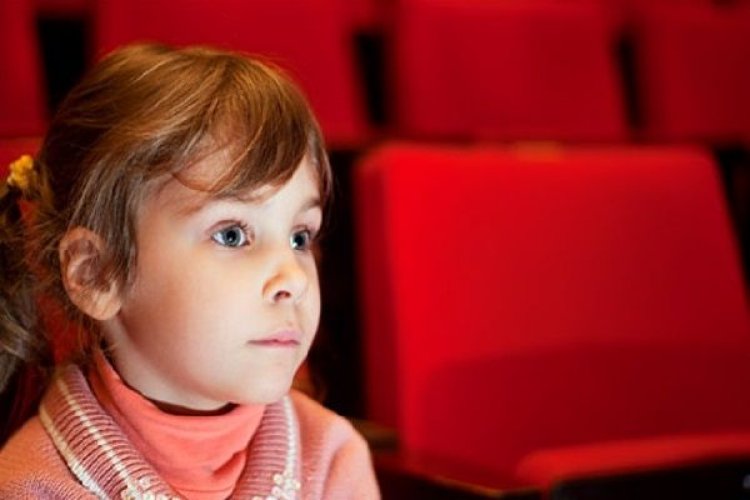 Παρακολούθηση θεαμάτων από μαθητές εντός σχολικού ωραρίου