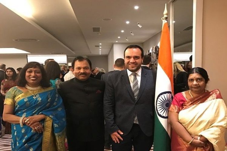 Ο Δήμαρχος Μυκόνου Κ. Κουκάς στην ετήσια εορταστική εκδήλωση για την Ημέρα της Δημοκρατίας της Ινδίας