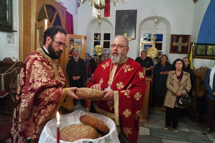 Πανηγυρικός Εσπερινός του Αγίου Γεωργίου στα Τρία Πηγάδια Μυκόνου (εικόνες+videos)