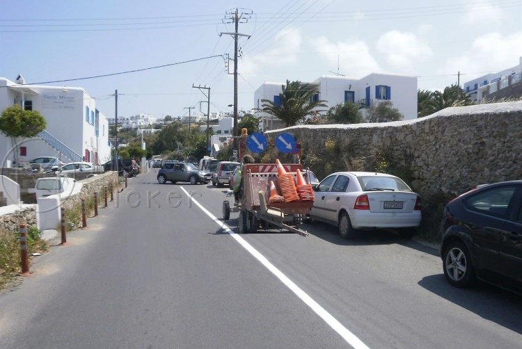 Ξεκίνησε από το Δήμο Μυκόνου το πρόγραμμα διαγράμμισης του δημοτικού οδικού δικτύου