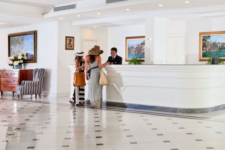 Ελεγκτές της ΑΑΔΕ εντόπισαν ξενοδοχείο στη Μύκονο το οποίο δεν είχε κόψει αποδείξεις σε πελάτες αξίας 17.000 ευρώ!!
