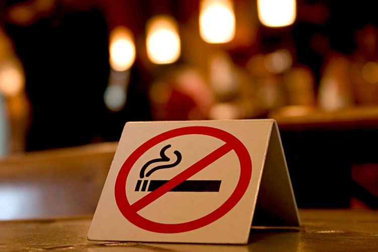 Αντικαπνιστικός νόμος!! Απαγορευμένοι χώροι: Όλα τα Καταστήματα Υγειονομικού Ενδιαφέροντος!!