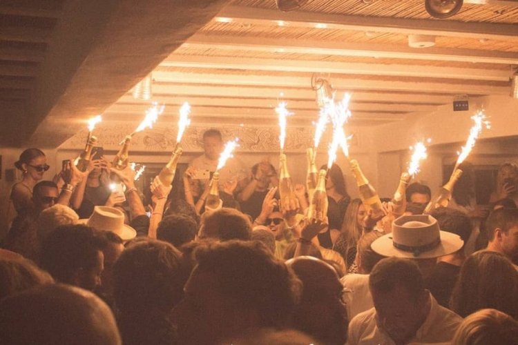 ΑΑΔΕ: Λουκέτο 48 ωρών για φορολογικές παραβάσεις σε διάσημα club της Μυκόνου