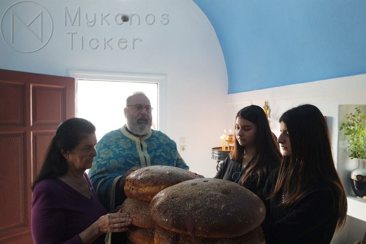 Πανηγυρικός εορτασμός του Αγίου Δημητρίου στα Χάλαρα Μυκόνου [Εικόνες & Video]