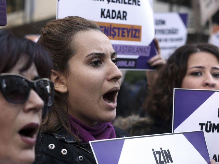 Ενα οπισθοδρομικό νομοσχέδιο "Παντρέψου τον βιαστή σου" αναμένεται να εισαχθεί στο Τουρκικό κοινοβούλιο
