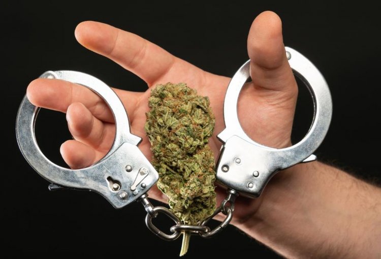 Μύκονος: Συλλήψεις για Παράνομες Οικοδομικές Εργασίες & Διωκόμενου για Ναρκωτικά