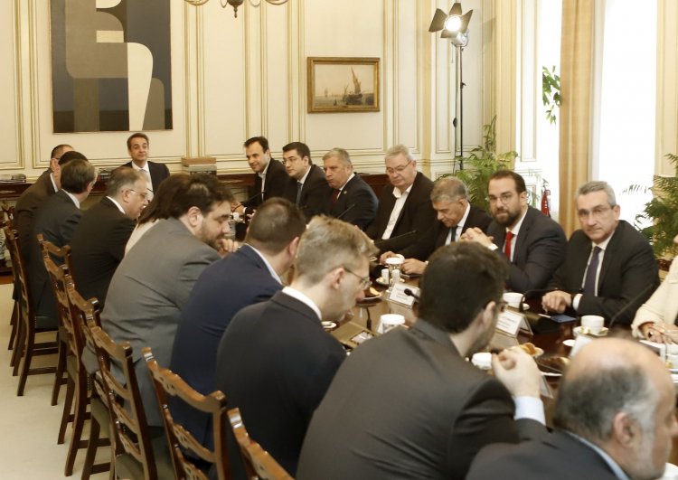 Coronavirus : Τα ιδιαίτερα θέματα των νησιών στην διαχείριση λόγω της επιδημικής κρίσης, έθεσε ο Περιφερειάρχης στη σύσκεψη υπό τον Πρωθυπουργό, στο Μέγαρο Μαξίμου