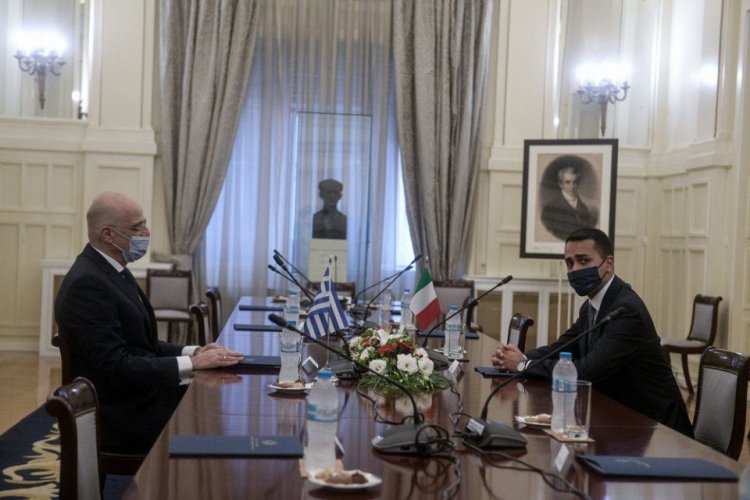 Υπεγράφη η ιστορική σημασίας συμφωνία οριοθέτησης θαλασσίων ζωνών Ελλάδας- Ιταλίας