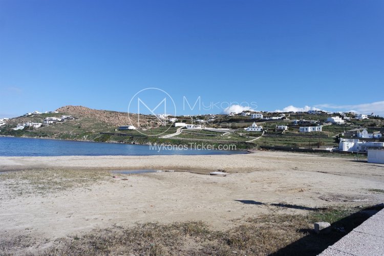 Mykonos:Πτώση Ι.Χ.Ε. οχήματος χωρίς επιβαίνοντες στη θάλασσα, στον κόρφο Μυκόνου