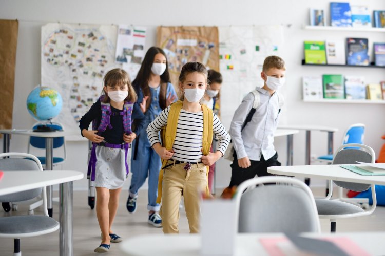 Face masks in schools - Γώγος: Μόνο χειρουργική μάσκα θα πρέπει να φορούν τα παιδιά στο σχολείο!!