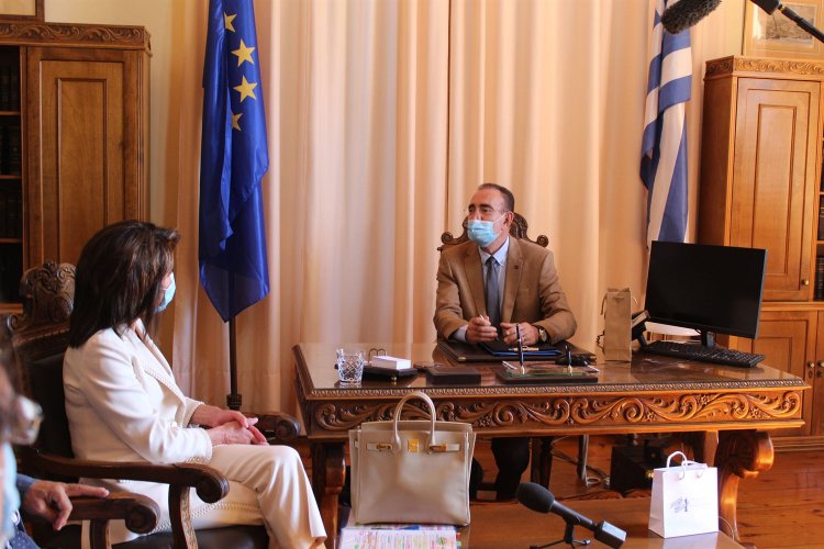 Mayor of Syros: Συνάντηση Δημάρχου Σύρου - Ερμούπολης με την Πρόεδρο της Επιτροπής "Ελλάδα 2021" Γιάννα Αγγελοπούλου