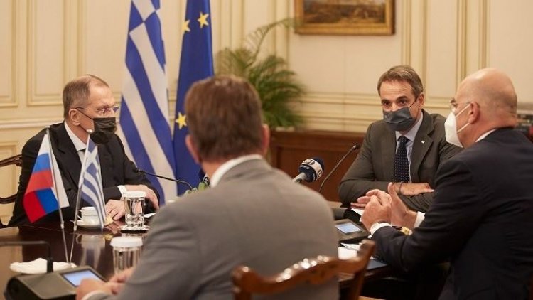 Mitsotakis-Lavrov meeting: Αμοιβαίο συμφέρον να ελέγξουμε προκλητικές συμπεριφορές