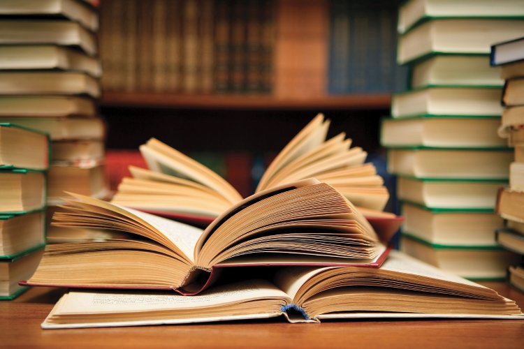 Education Policy: Επιστρέφει στα ελληνικά σχολεία το «πολλαπλό βιβλίο»