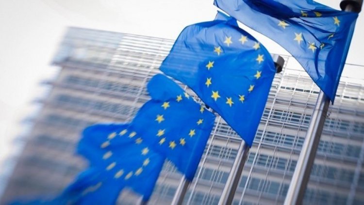 European Commission: Η Κομισιόν προτείνει επιπλέον 2,5 δισ. ευρώ προς την Ελλάδα, για την προστασία των θέσεων εργασίας και των εισοδημάτων