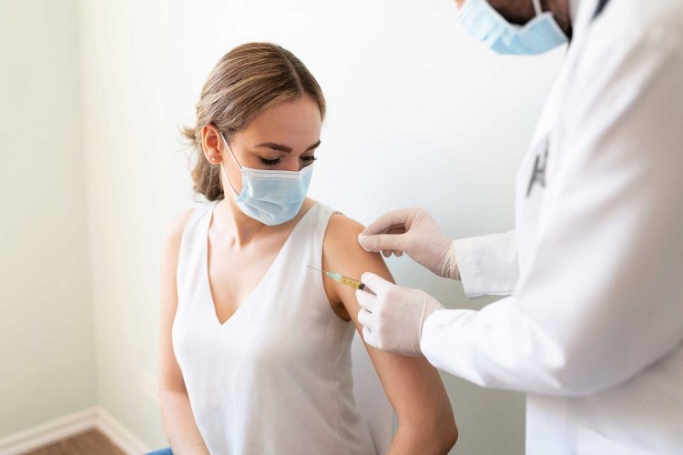 Coronavirus Vaccination: Τον Μάιο ανοίγει η πλατφόρμα εμβολιασμών για τους 40άρηδες