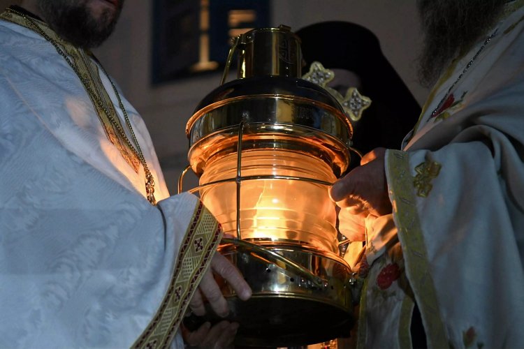 Arrival of the Holy Fire: Η «Superior Air» θα μεταφέρει δωρεάν το Άγιο Φως φέτος στην Σύρο