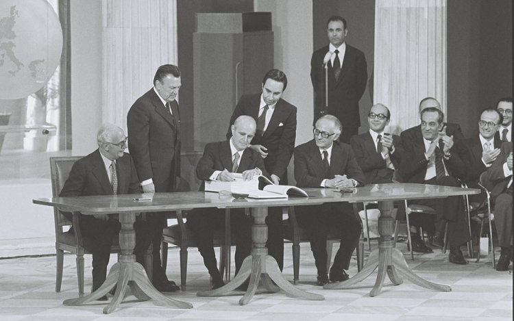 40th anniversary of Greece’s accession to EEC: 42 χρόνια πριν: Η υπογραφή της Συνθήκης Προσχώρησης της Ελλάδας στην ΕΟΚ