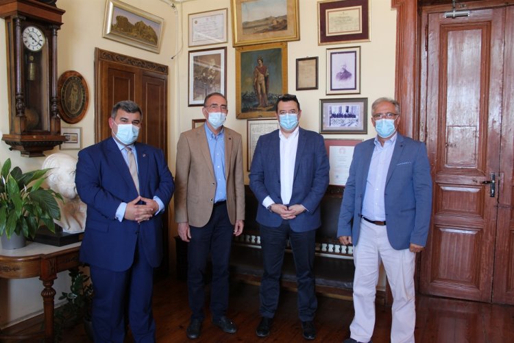 Municipality of Syros: Συνάντηση του Δημάρχου Σύρου με τον διοικητή της 2ης ΔΥΠΕ Πειραιώς και Αιγαίου