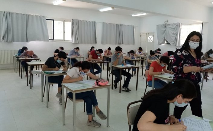 Panhellenic Exams 2021: Θέματα & Απαντήσεις σε Νεοελληνική Γλώσσα και Λογοτεχνία - Έκθεση