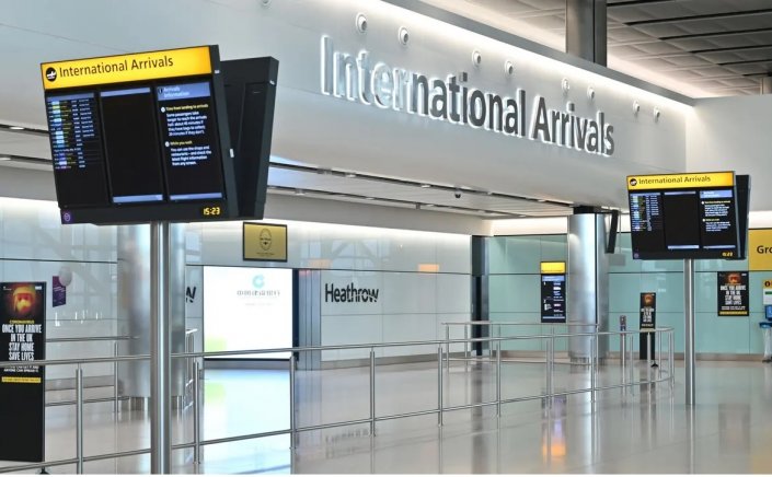 Quarantine-free travel: Η Βρετανία θέλει να επιτρέψει τις διακοπές στο εξωτερικό, αλλά ανησυχεί