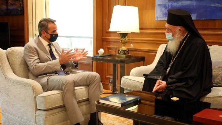 PM Mitsotakis and Archbishop Ieronymos: Τη συνδρομή της Εκκλησίας για να πειστούν οι πολίτες να εμβολιαστούν ζήτησε ο πρωθυπουργός