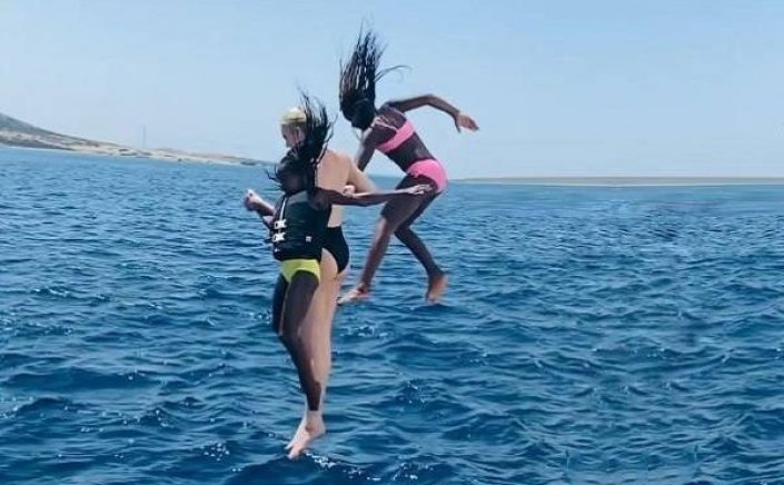 Charlize Theron!! Βουτιές από το ιδιωτικό της yacht, μαζί με τις δυο κόρες της!! [Video]