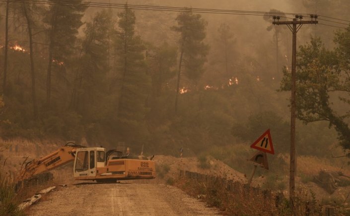 Fires in Evia: Μεγάλες αναζωπυρώσεις στην Εύβοια, σε Αβγαριά και Γαλατσώνα!! Συναγερμός στην Πυροσβεστική [Video]