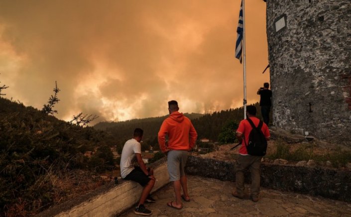 Fires in Greece: Μήνυση για τις πυρκαγιές σε Εύβοια - Αττική, κατέθεσε δικηγόρος στην εισαγγελία Πρωτοδικών