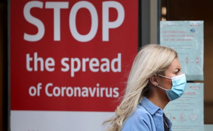 Coronavirus - Τζανάκης:   Μάσκα υψηλής προστασίας ή διπλή  παντού για τη μάχη του φθινοπώρου
