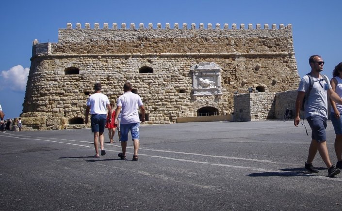 Covid-19 Curbs: «Μίνι» lockdown στη Μεσσηνία – Παράταση μέτρων σε Χανιά, Ηράκλειο και Ρέθυμνο