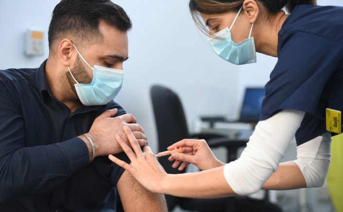 Covid-19 Vaccine: Υποχρεωτικός εμβολιασμός!! Ωριμάζουν τα σενάρια για 4 κατηγορίες εργαζομένων!!