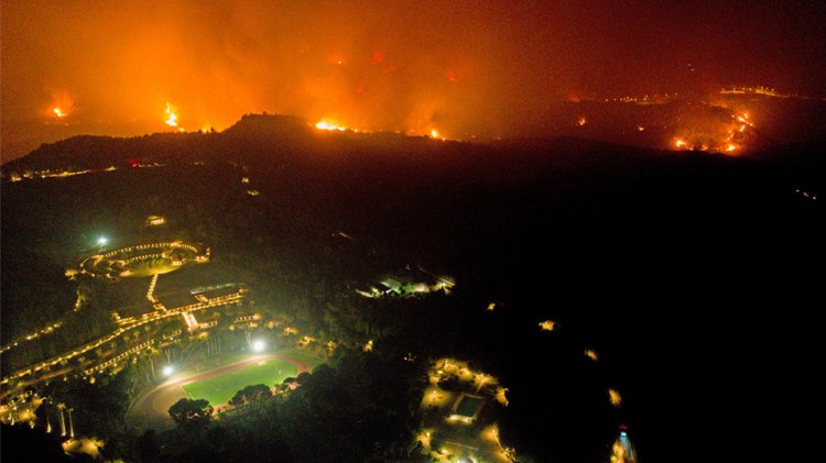 Wildfires : Ο Στρατός θα συνδράμει στην μάχη με τις φωτιές – Με περιπολίες από ξηράς κι αέρος