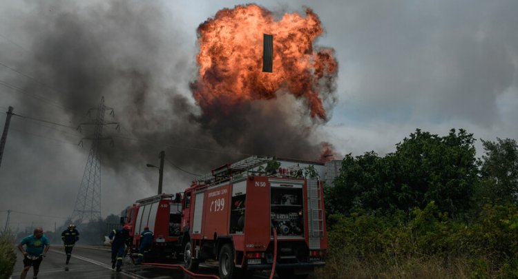 Fire in Attica: Εκκενώνεται η Σταμάτα και η Ροδόπολη – Νέο μήνυμα από το 112