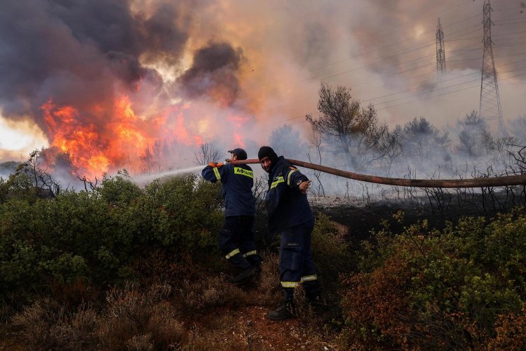 Fire in Attica: Επιχείρηση «αλληλεγγύη» για Πυροσβέστες, Πυρόπληκτους & Ζώα!! Πως μπορείτε να βοηθήσετε τους πληγέντες από τις Φωτιές της Αττικής!!