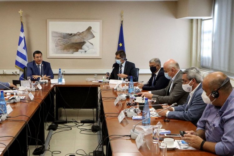Aegean islands: Ο Γ. Χατζημάρκος σε σύσκεψη των Περιφερειαρχών της χώρας, υπό τον  Ευρωπαίο Επίτροπο Διαχείρισης Κρίσεων