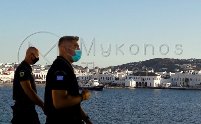 Mykonos arrests: Συλλήψεις για Κατάληψη Αιγιαλού με εκμετάλλευση - ενοικίαση χωρίς άδεια και παράνομες οικοδομικές εργασίες