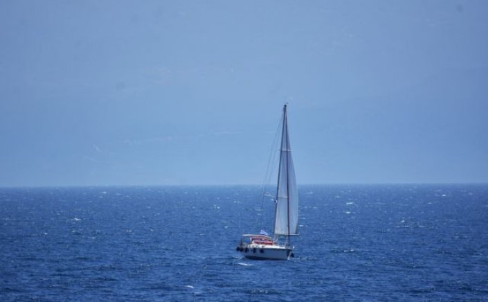 Coast Guard: Βύθιση ιστιοφόρου σκάφους Νότια της Κέας!! Μεταφέρθηκαν σώοι στο Λαύριο οι 6 επιβαίνοντες