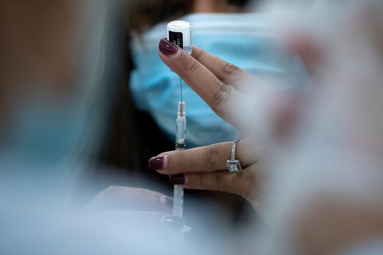 Coronavirus: Εμβολιασμός και εντατικό testing θα αντικαταστήσουν την καραντίνα!!