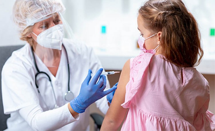 Covid vaccination: Πράσινο φως για εμβολιασμούς παιδιών και από ιδιώτες παιδιάτρους