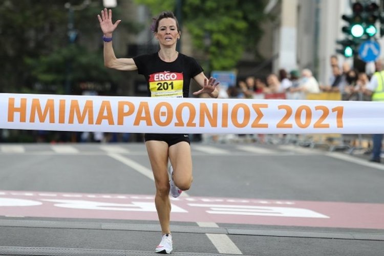 Athens half Marathon 2021: Η αθλήτρια του Α.Ο. Μυκόνου Κατερίνα Ασημακοπούλου πρωταθλήτρια Ελλάδας στον Ημιμαραθώνιο Αθήνας
