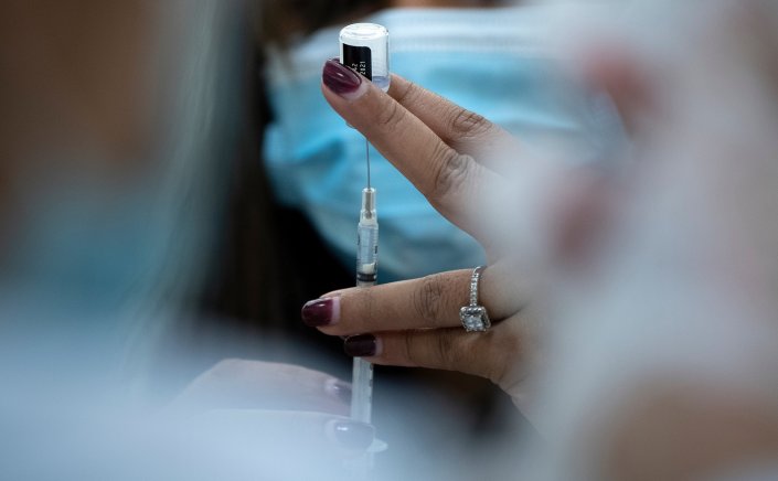 Covid Vaccination: Πότε θεωρείται κάποιος πλήρως εμβολιασμένος, έρχονται κίνητρα για τους ανεμβολίαστους