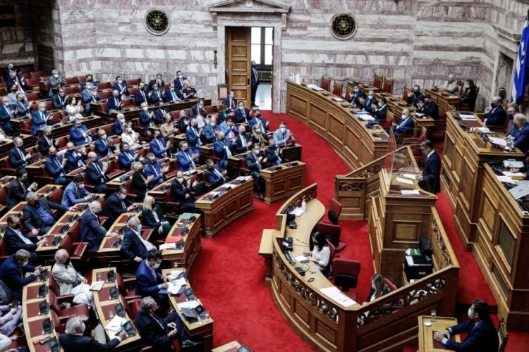Parliament: Με 191 «ναι» και 109 «όχι» πέρασε από τη Βουλή η αμυντική συμφωνία Ελλάδας – Γαλλίας