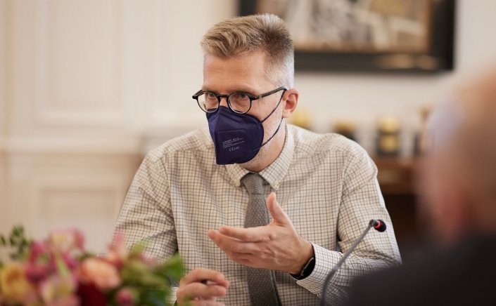 Covid Curbs - Σκέρτσος: Ανοιχτό το ενδεχόμενο εισόδου σε κλειστούς χώρους μόνο με την τρίτη δόση!! Δεν αντέχουμε άλλο lockdown!!